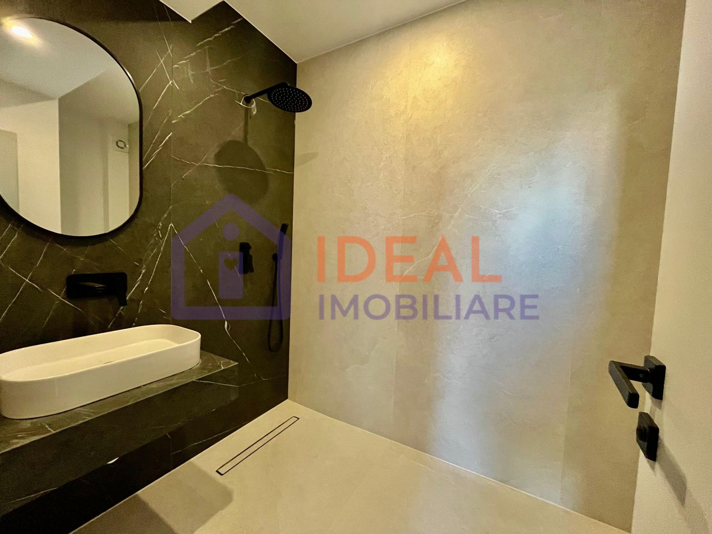 Penthouse cu 3 camere LA CHEIE, cu terase de 200mpu, zona Calea Surii Mici - Poză 13