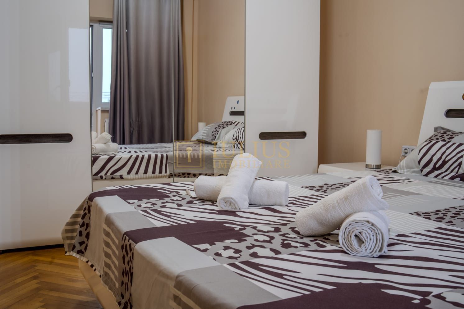 Apartament 4 camere+2 bai foarte aproapte de Spitalul Judetean - Poză 1