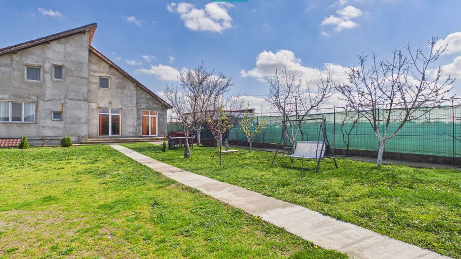 Casă cu 7 camere și teren generos în Șofronea - Poză 18