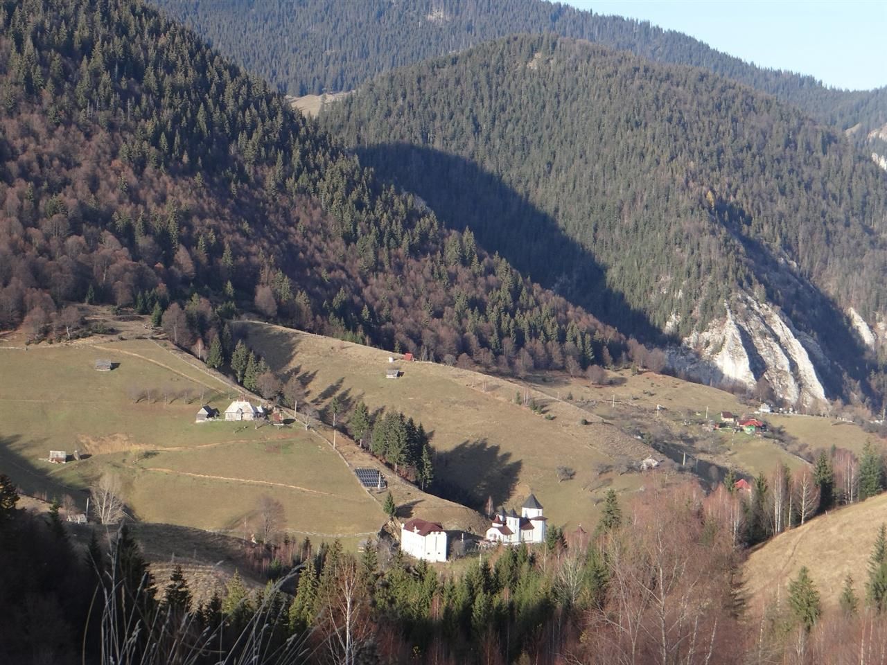 In locatia de basm: - Pestera, Moieciu, Brasov, utilitati, accesibilitate - Poză 26