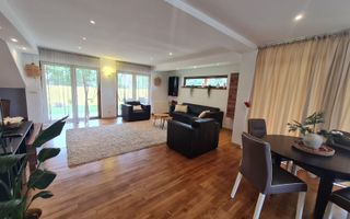 Vila spațioasă și recent renovată în Ghiroda! - Poză 56