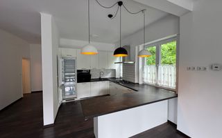 Apartament cu vedere spre Tâmpa, liniște și natură, în Centrul Istoric al Brașov - Poză 7