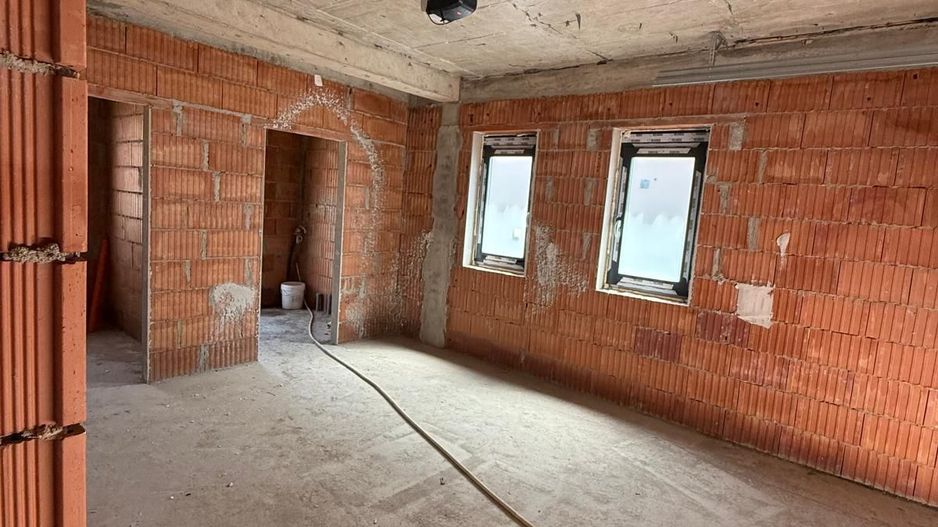 Casa individuala- 3 dormitoare - teren mare -Dumbravita - Poză 4