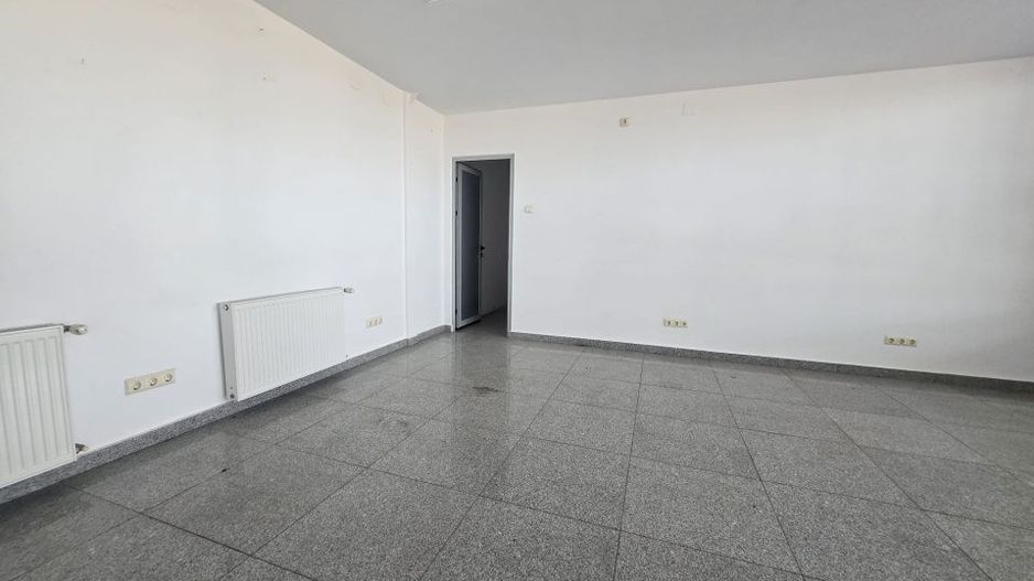 Hală de vânzare – spațiu depozitare, atelier și birouri – 2178 mp teren - Poză 3
