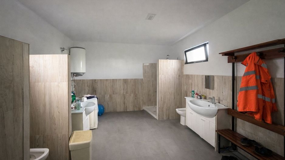 | HALĂ SPAȚIOASĂ | DE ÎNCHIRIAT | FRĂTĂUȚII | JUDEȚUL SUCEAVA | - Poză 6