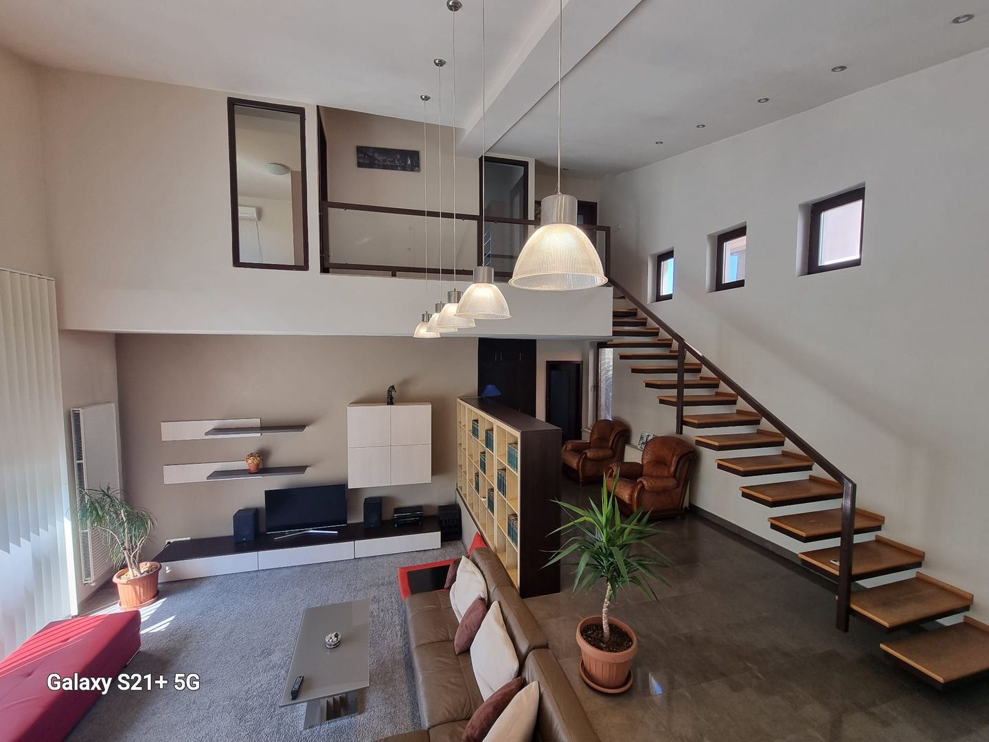 Vilă cu 4 camere de închiriat în zona Braytim cu piscina - Poză 12