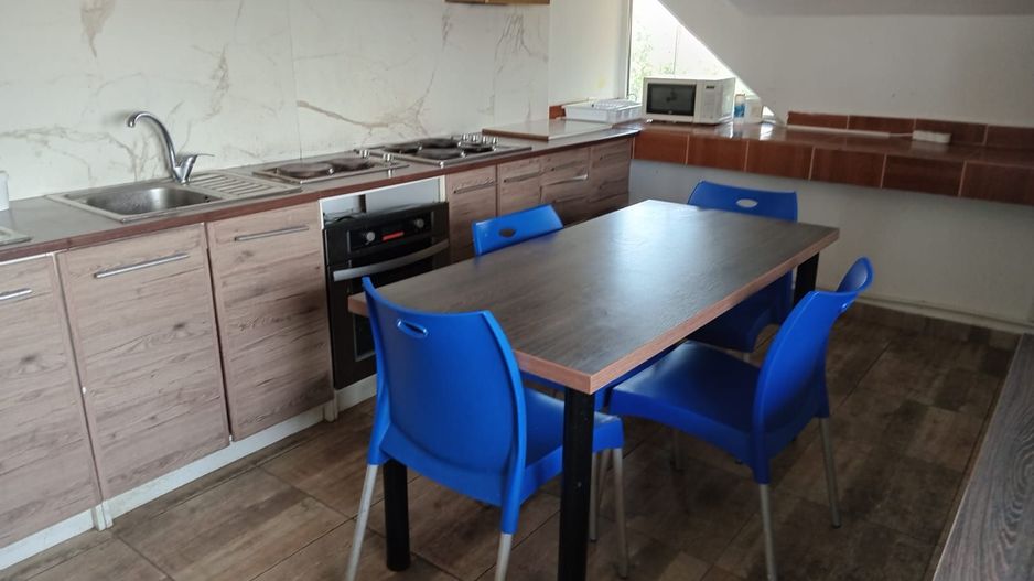 Etaj de inchiriat/ camere+ bai/bucatarie/spalatorie - Poză 22