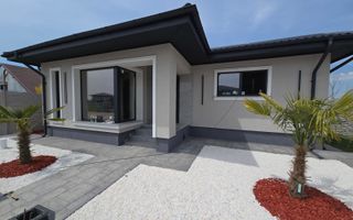 Casa 4 Camere | 200 M de Blv. | Curte amenajata - Poză 1