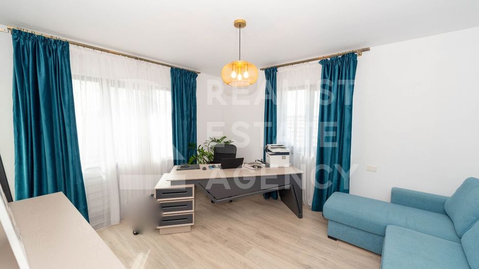 Vila in Tunari cu garaj si spatii de depozitare - Poză 11