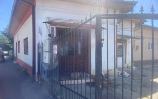 Vanzare casă bine poziționată – Târgoviște, strada Berzei - Poză 1