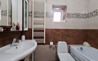 Casă cu teren generos pretabila pentru afacere - Poză 13