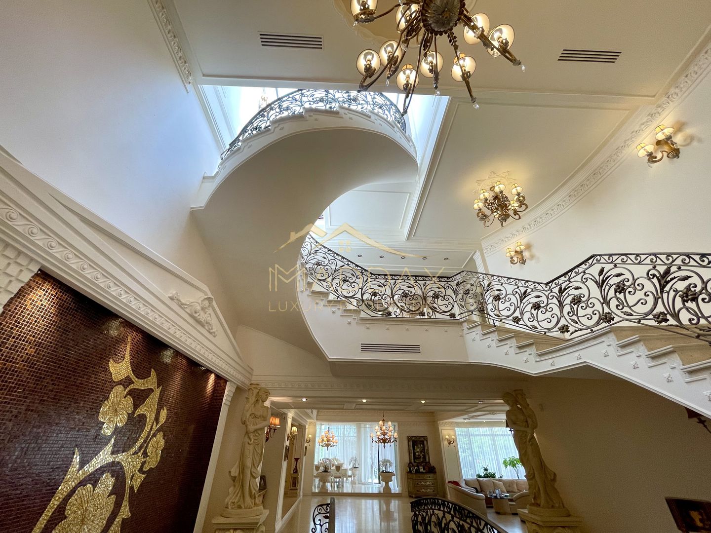 Impressive Villa *1500 SQM usable* 2613 SQM land / Open to the lake - Poză 24