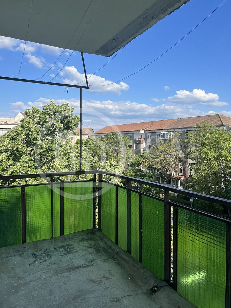 Apartament cu 3 camere de vanzare Decebal Oradea - Poză 12