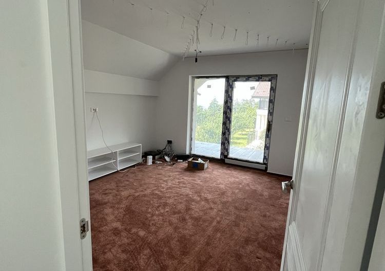 Vand casa in Bucium cu vedere la oras - Poză 3