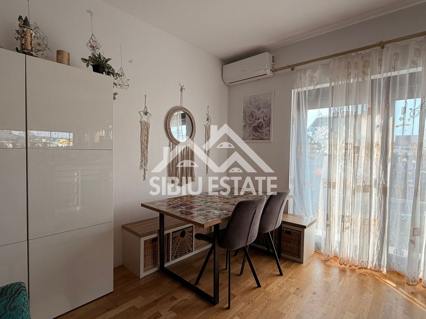 Duplex elegant cu 5 camere, 2 bai, curte in Cristian - Poză 14