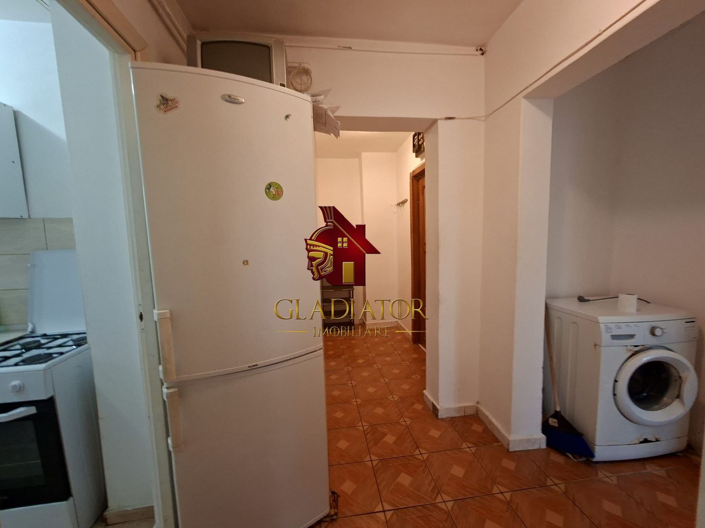 Apartament 3 camere, decomandat, Alexandru cel Bun, et 8 din 10, liber - Poză 5