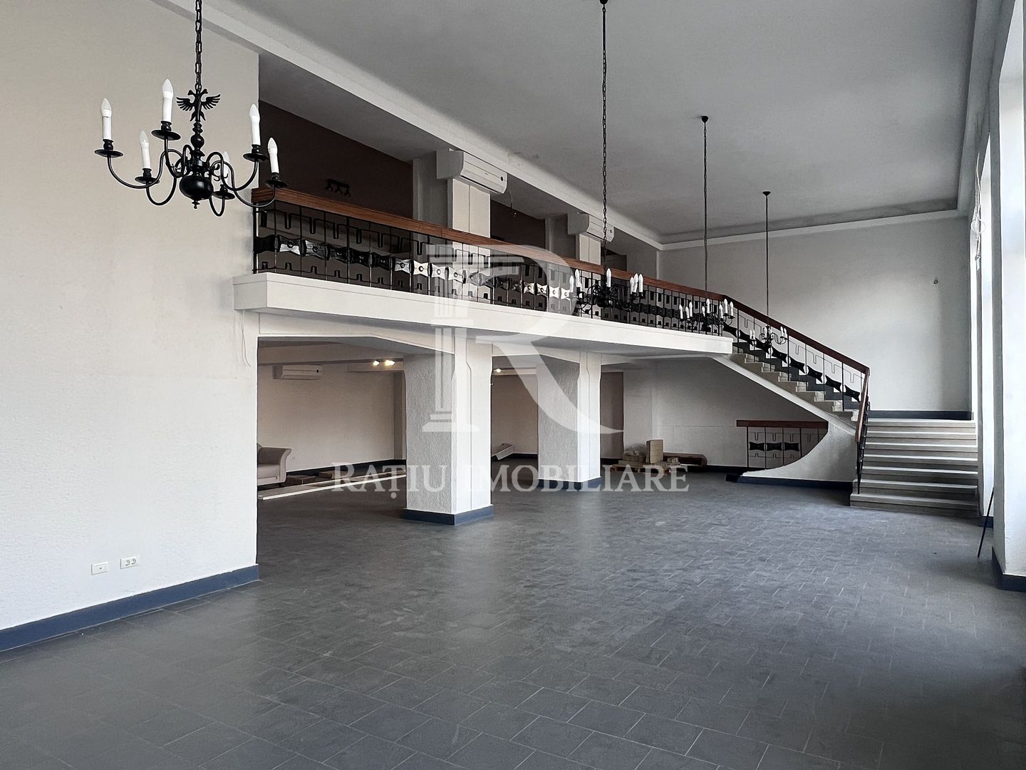 Spațiu Comercial în Imobil Istoric | Locație Ultracentrală | Oradea - Poză 1