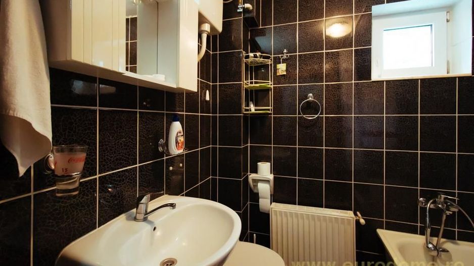 Casa renovata, mobilata si utilata complet - Poză 26