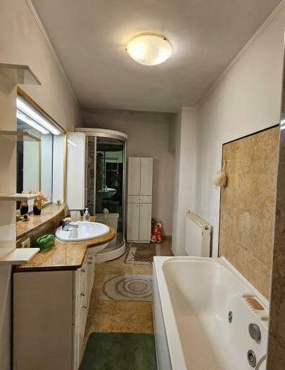 Casa individuala (singur in curte), zona centrala - Poză 6