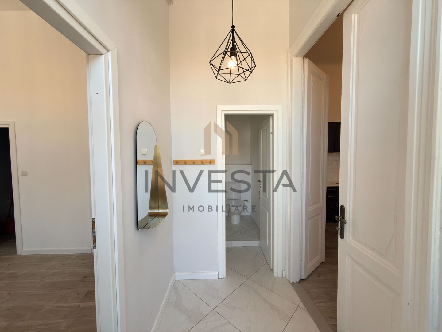 Apartament cu 3 camere si balcon, in Centru, langa Tribunal! - Poză 9