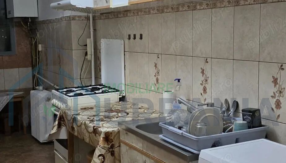 Inchiriez apartament 3 camere decomandat - Poză 2