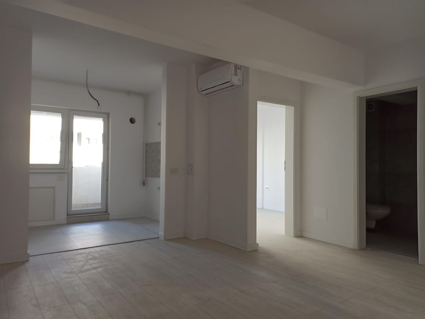 2 cam. - Studio, finalizat-mutare imediata, 5 min metrou Berceni - Poză 1