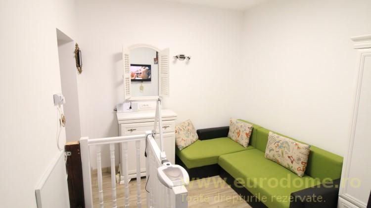 P-ta Sfatului, Republicii, pe strada pietonala - Poză 3