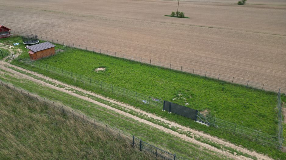 Teren intravilan 710 M²  împrejmuit com. Reci Covasna - Poză 1