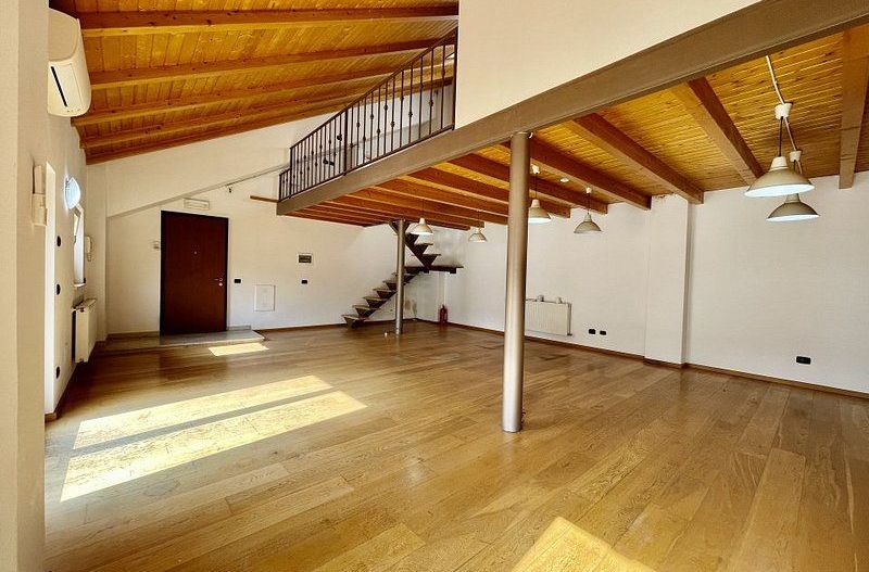 Penthouse pe doua niveluri situat in Piata Unirii - Poză 3