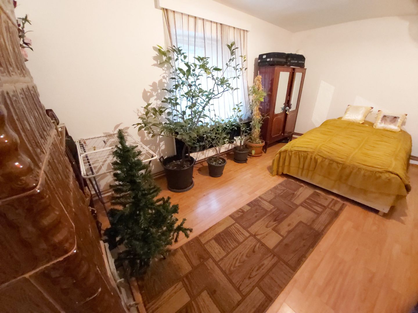 Casa de vanzare cu teren generos - Poză 2