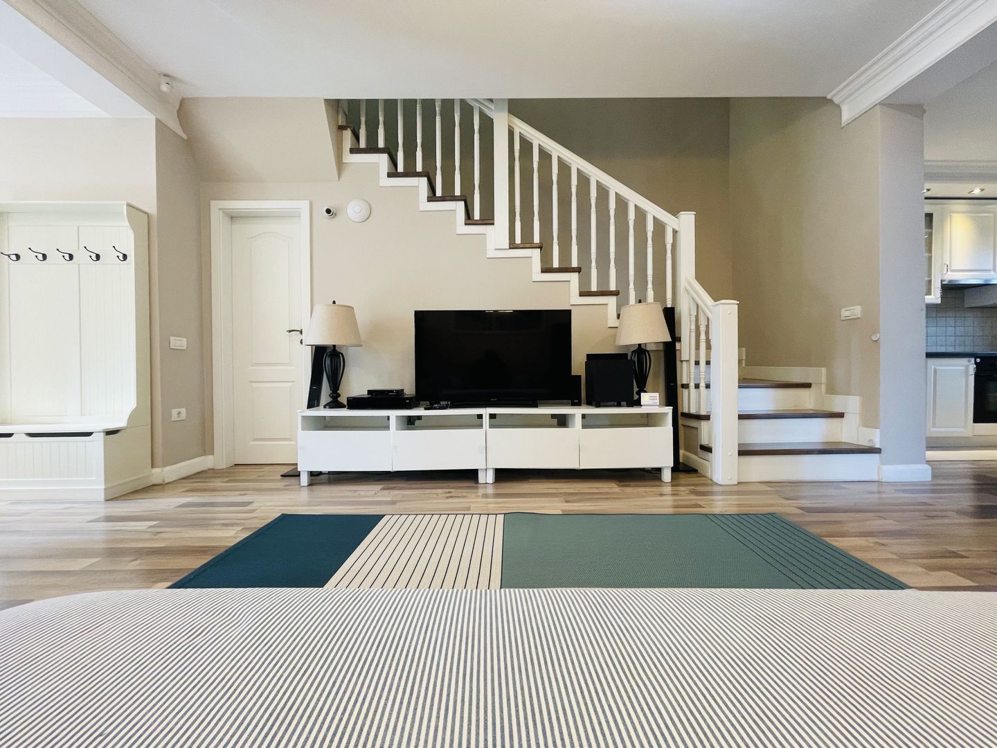 Casa superba in Dumbravita, langa Padure | Curte, Terasa si Garaj - Poză 14