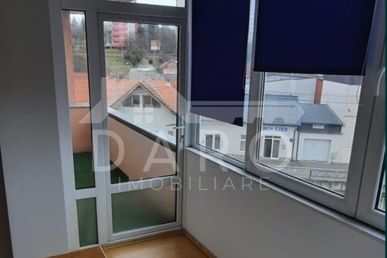 INCHIRIEZ APARTAMENT CU 2 CAMERE - Poză 2