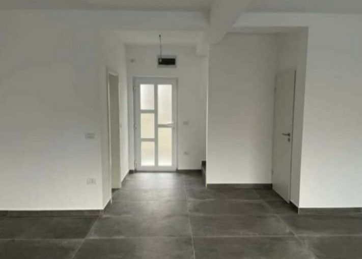 Locuinta cu 3 camere, curte si 2 locuri de parcare - Poză 7