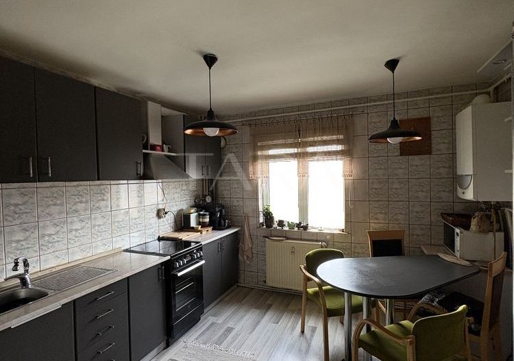 4 camere, spațiu generos, parcare și zonă excelentă. - Poză 2