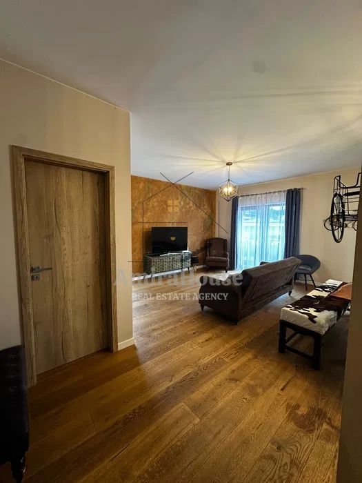 Apartament 3 camere in imobil tip vila, 79 mp, garaj, curte comuna, Gruia - Poză 3