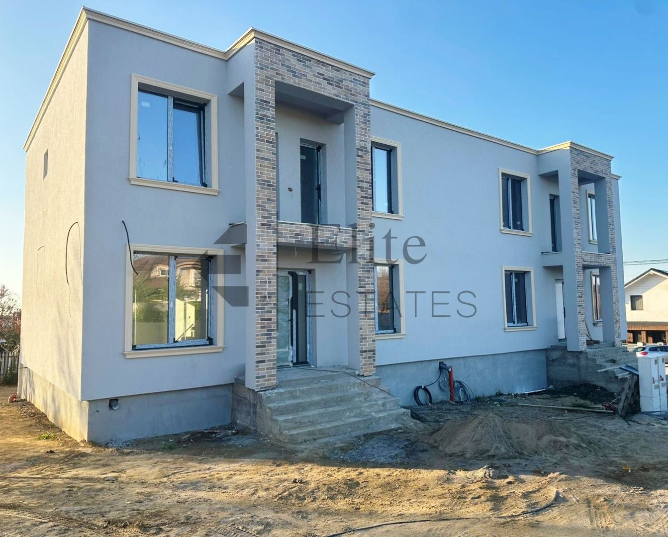 Casa pe deal de vanzare cu 5 camere - Poză 1