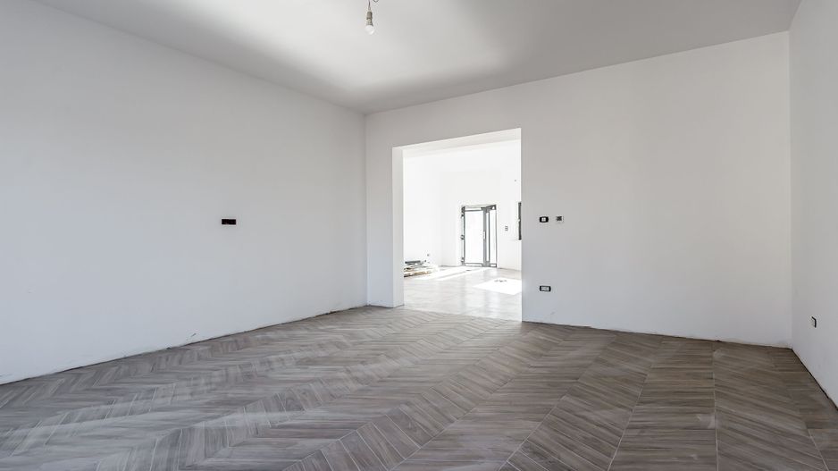 Vândut! Casă nouă cu teren generos Sânicolaul Mic - Poză 3