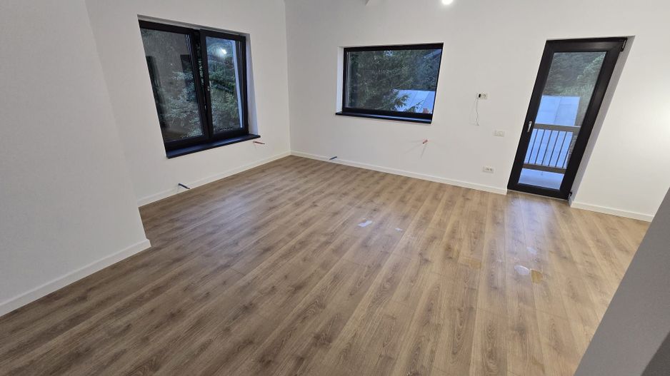 Apartament cu 2 camere 65,10 mp + 30 mp pod - vedere la muntii Caraiman Busteni - Poză 3