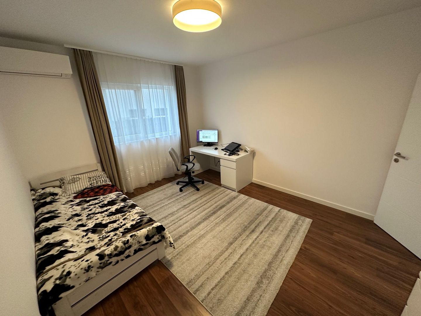 Apartament in vila cu curte  Dumbravita - Poză 8