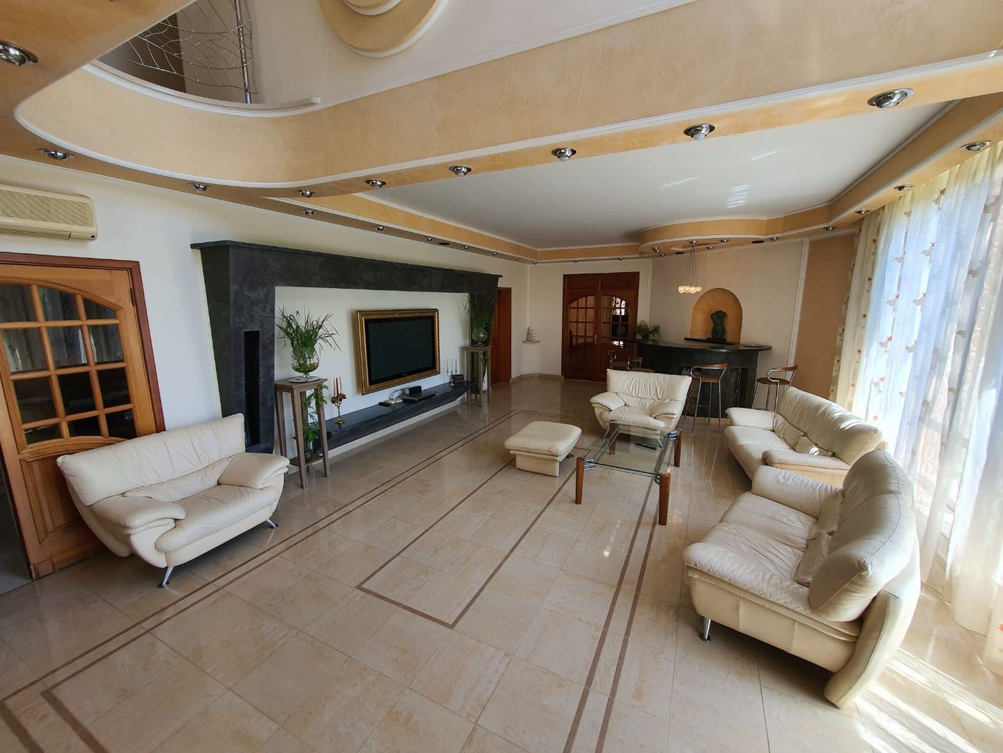 Vila unicata | Teren de 3000 m2 | Piscina si vegetatie matura - Poză 7