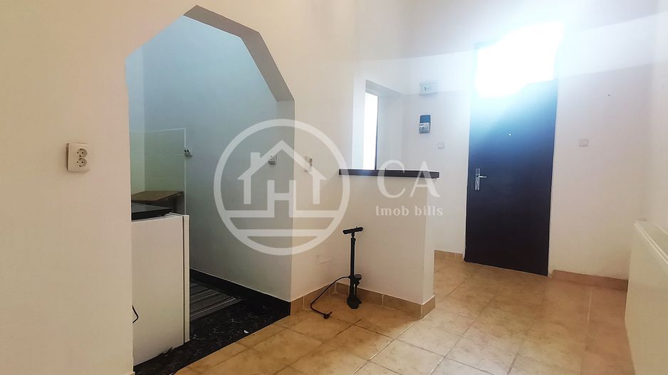 Apartament cu 1 camera la curte comuna de vanzare Central, Oradea - Poză 3