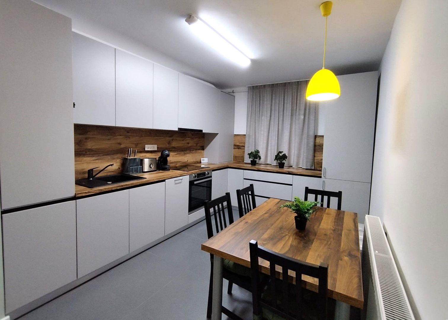 Apartament cu 3 camere finisat modern str. Louis Pasteur - Poză 1