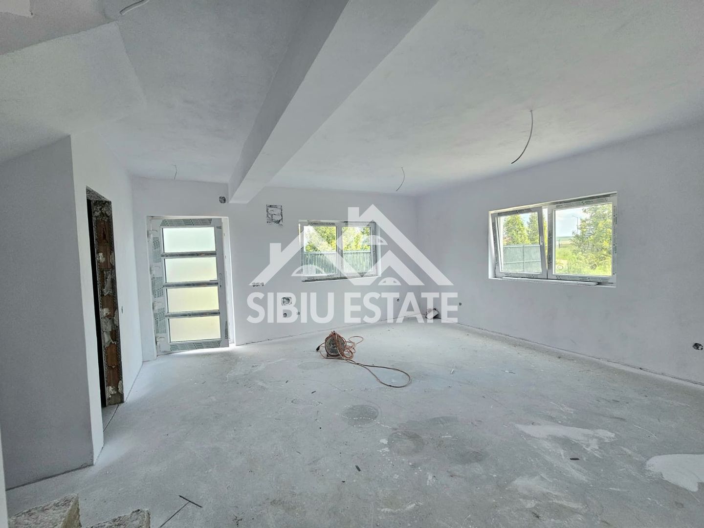 Casa unifamilala 5 camere curte proprie  Sura Mica zona Penny - Poză 14
