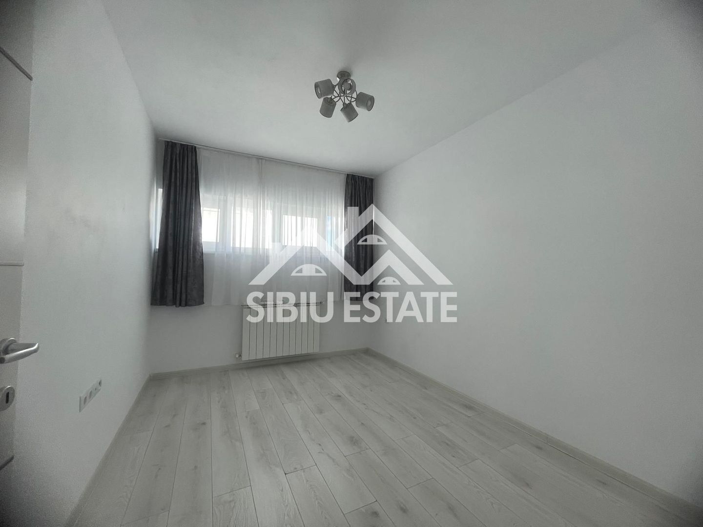 Apartament de inchiriat 3 camere  Zona strada Liviu Ciulei - Poză 12