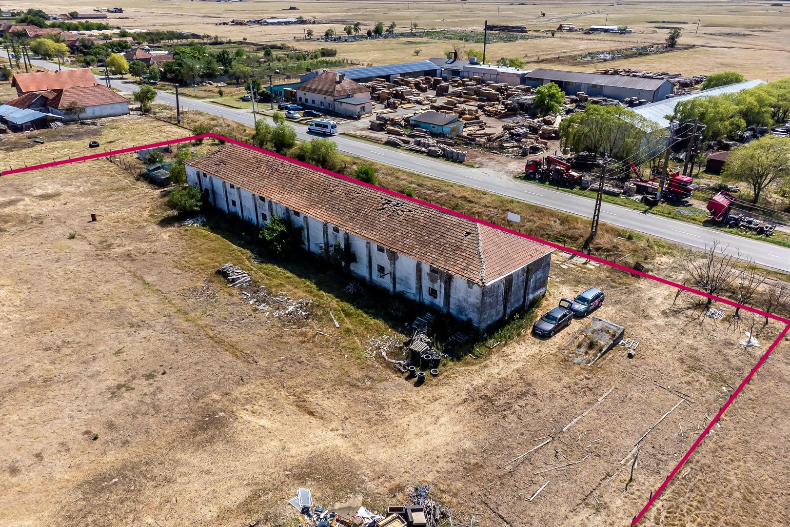 Proprietate ideală pentru atelier sau mică afacere în Zărand! - Poză 1