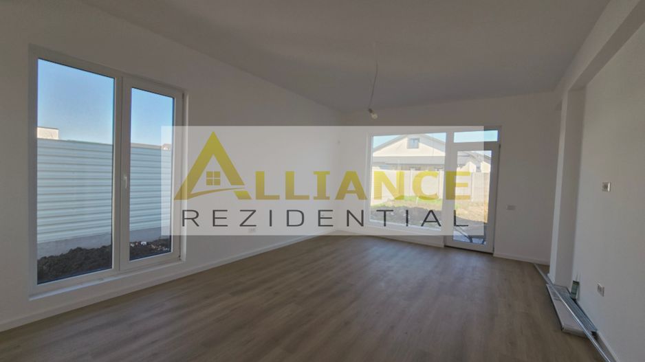 Casa individuala-100m de PENNY-beci-geamuri tripan - Poză 2