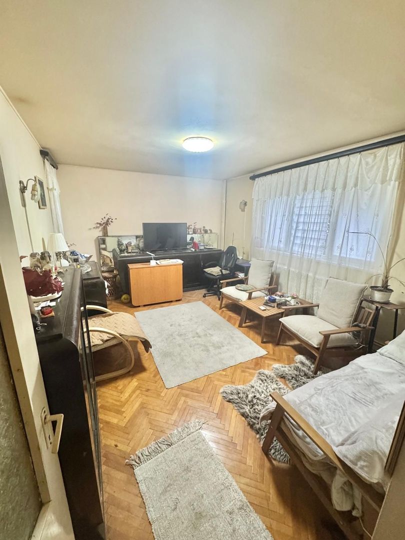 Apartament 3 camere de vânzare – zona centrală - Poză 1