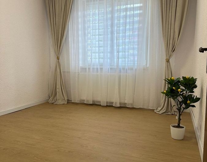 Apartament 2 camere de vanzare - Berceni, Piata Sudului - Poză 1