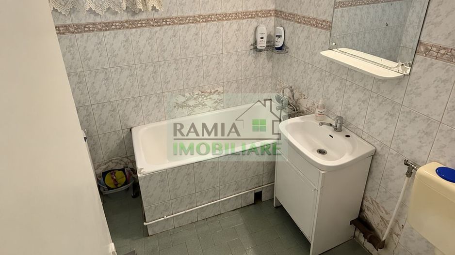 Apartament 3 camere Tractorul, ideal pentru renovare și personalizare - Poză 3