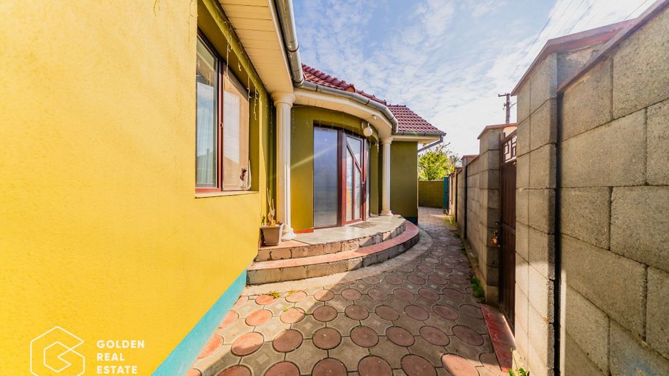 Casa spatioasa cu piscina si teren generos in Bujac - Poză 17